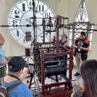 Aproveche e ingrese a lo más alto de la Torre Morisca, donde funciona el reloj.