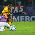 Barcelona perdió 2-1 ante Cerro Porteño, en el arranque de la Copa Libertadores.