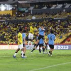 Ecuador cayó por 2-0 ante Uruguay y, aunque depende de sí misma, tiene que rivalizar con Chile en la última fecha para llegar al hexagonal final.