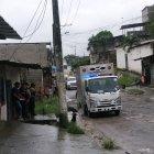 El occiso fue levantado por personal de la Policía y embarcado en el carro de Medicina Legal.