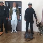 Un perro de la Policía Antinarcóticos ayudó a descubrir a un individuo que transportaba dinero de manera ilícita.