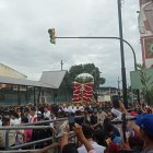 Miles de personas se han dado cita en el suburbio de Guayaquil para el acto religioso