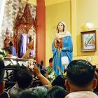 Decenas de ciudadanos captaron en momento en que vieron que la imagen derramaba lágrimas.