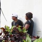 Familiares de Jostin Quiñónez Borja, de 26 años, llegaron a la morgue.