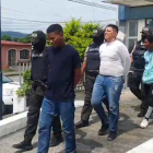 Los sospechosos tenían en su poder dos revólveres y municiones.