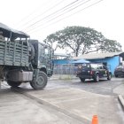 Al centro carcelario arribaron unidades de las Fuerzas Armadas y de la Policía Nacional.