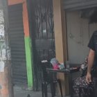 Los cuerpos de agentes penitenciarias quedaron cerca de la mesa donde almorzaban.