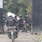 Unidades policiales ingresaron para controlar los disturbios en el centro carcelario.