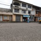 La bicicleta que, al parecer, se estaba llevando topó con un cable de alta tensión.