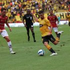 Barcelona cae de local, al final del primer tiempo.