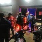 Agentes de la policía realizaron un operativo para ubicar a los atacantes.