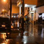 Agentes de Criminalística identificaron los  cadáveres con letras. Eran seis los visibles.