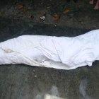 Cuando llegó su esposa, el cuerpo estaba en el agua. No se sabe si pereció ahogado o alguien lo mató.