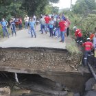 Por el colapso del puente, la comunidad no pudo ir a trabajar, estudiar o comprar alimentos.