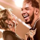 El puertorriqueño y la colombiana hicieron oficial su relación en 2017.