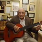 Tiene a su 

haber 

82 giras a los Estados Unidos y 22 a Europa. Así como una Gaviota de Plata que obtuvo en Viña del Mar en 1974.