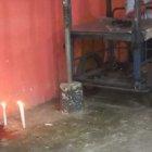 Familiares de Erick Armando Villarruel Carpio prendieron dos velas en el lugar donde cató abatido.