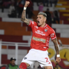 En el último partido Carlos Garcés se mandó un triplete.