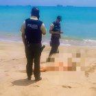 La mujer fue encontrada por habitantes de la zona en una de las playas de Capaes