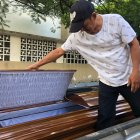 Los vecinos donaron la caja para los restos del guardián Juan Carlos Vera.