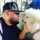 A R. Cela la muerte de su mascota Peluche agudizó su problema.