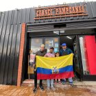 Jordy Sizalima trabaja en una carnicería en San Juan, Argentina. Su día inicia desde las 10:00 y termina a las 21:00.