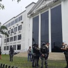 Tanto funcionarios como usuarios fueron desalojados de la entidad judicial