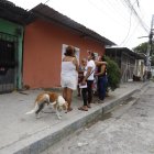 En el conocido Callejón de la Muerte, los vecinos y allegados del difunto lamentaron lo ocurrido con el padre de familia, de 31 años.