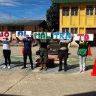 "No al maltrato", "No a la violencia", decían los carteles elaborados por la ciudadanía.