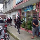 En este sitio ocurrió el crimen. Se hallaron cuatro casquillos percutidos 9 milímetros.