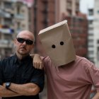 Loffredo junto a Don Volsas, desde cuyo canal emite los videos de seguridad que son seguidos en varios países.