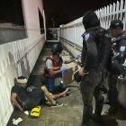 El sospechoso resultó herido luego de accidentarse en una moto al intentar huir.