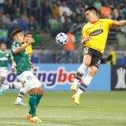 Barcelona perdió ante Palmeiras en Brasil.