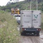 Al sitio llegaron agentes policiales para retirar el cuerpo y coordinar la atención de paramédicos para el herido.