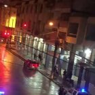 Agentes policiales llegaron al sitio para indagar el caso.