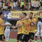 Festejo amarillo: Fernando Gaibor, Titi Ortiz, Damián Díaz y Janner Corozo en el estadio Chucho Benítez.