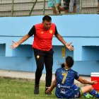El técnico de Aucas, César Farías, fue expulsado en el partido contra Delfín.