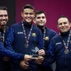Alberto Miño (i), Emiliano Riofrío y Rodrigo Tapia alcanzaron el bronce en la categoría equipos masculino.