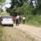 Un automóvil fue abandonado junto al cadáver. Se presume que en este vehículo fue trasladada la víctima