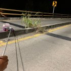 Este carrito con las hojas fue dejado en un puente elevado frente al Comando de Policía de Esmeraldas.