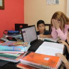 A veces le toca ser la maestra de sus hijos, pero enséñele a gestionar bien sus emociones.