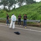 Uno de los sujetos asesinados andaba en pantalón corto.