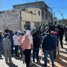 Uniformados dialogaban con habitantes del Comité del Pueblo, en Quito.