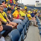 Hinchas de Ecuador a la espera del partido ante Costa Rica.