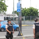 Los policías acudieron al sitio ante la alerta de posibles artefactos explosivos.