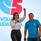 Luisa González forma dupla con Andrés Arauz para las elecciones adelantadas de agosto.