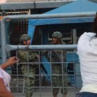 Familiares de reclusos acudieron a la Penitenciaría para conocer novedades.