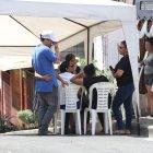 Dolor. El menor fallecido es velado por su familia.