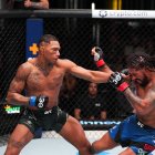 Michael Morales (izq.), en su pelea de este sábado 1 de julio.