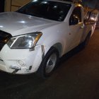 Esta es la camioneta del conductor que arrolló a un ladrón que se movilizaba en una motocicleta